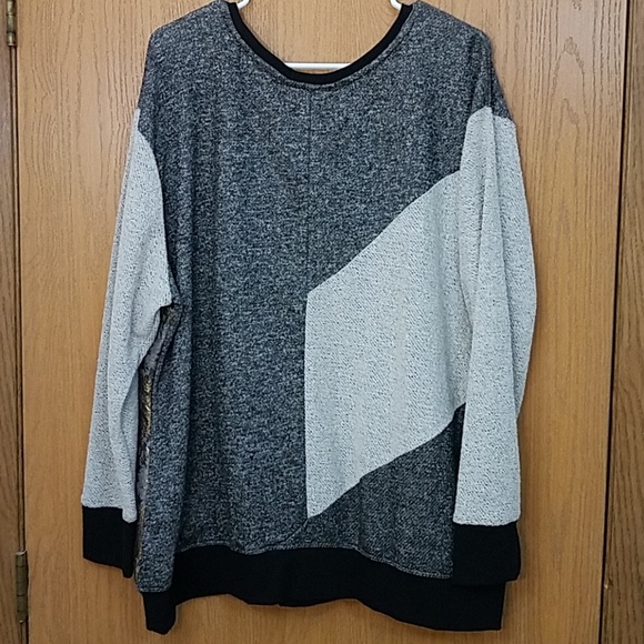 Color Block Sweater - Picture 3 of 5